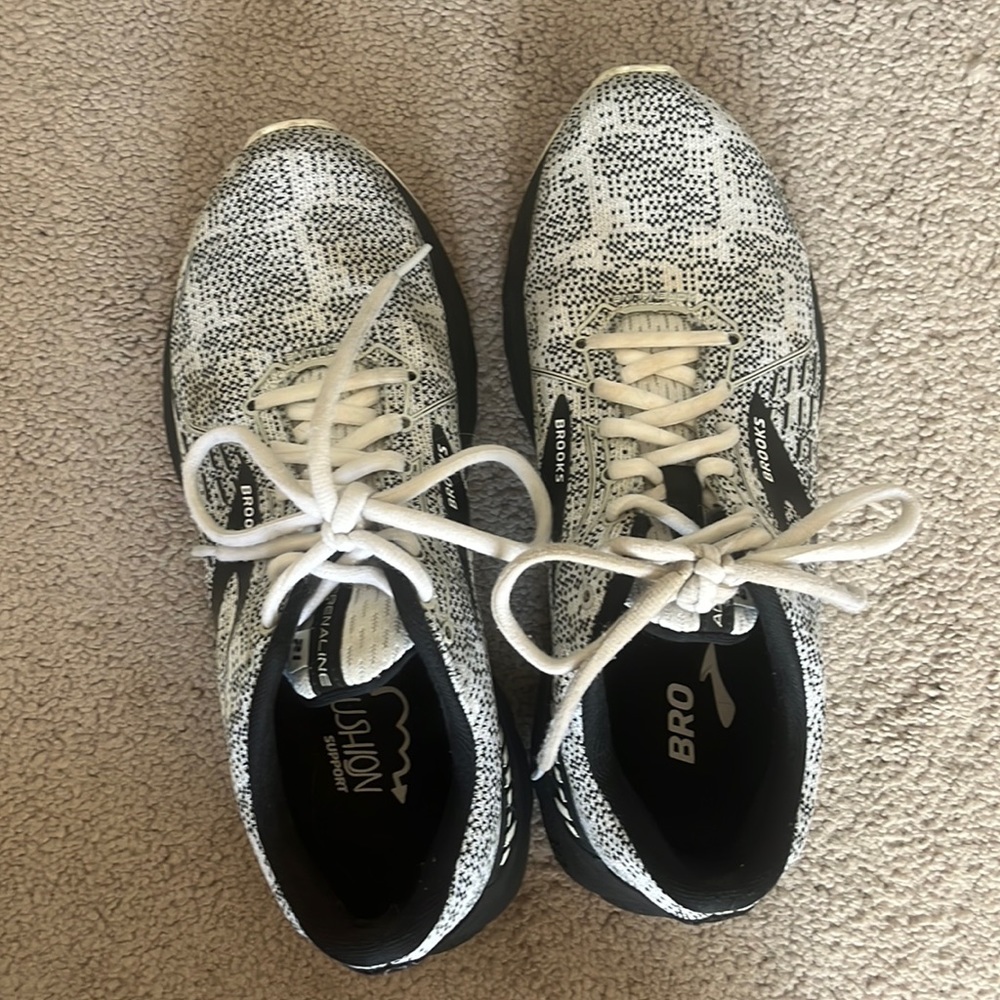 brooks adrenaline running shoes